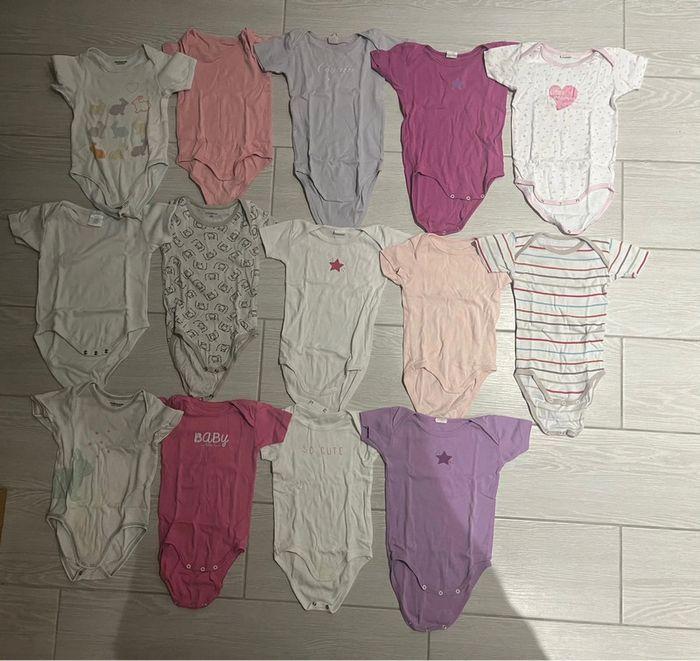 Lot de 14 body fille taille 24 mois - photo numéro 1