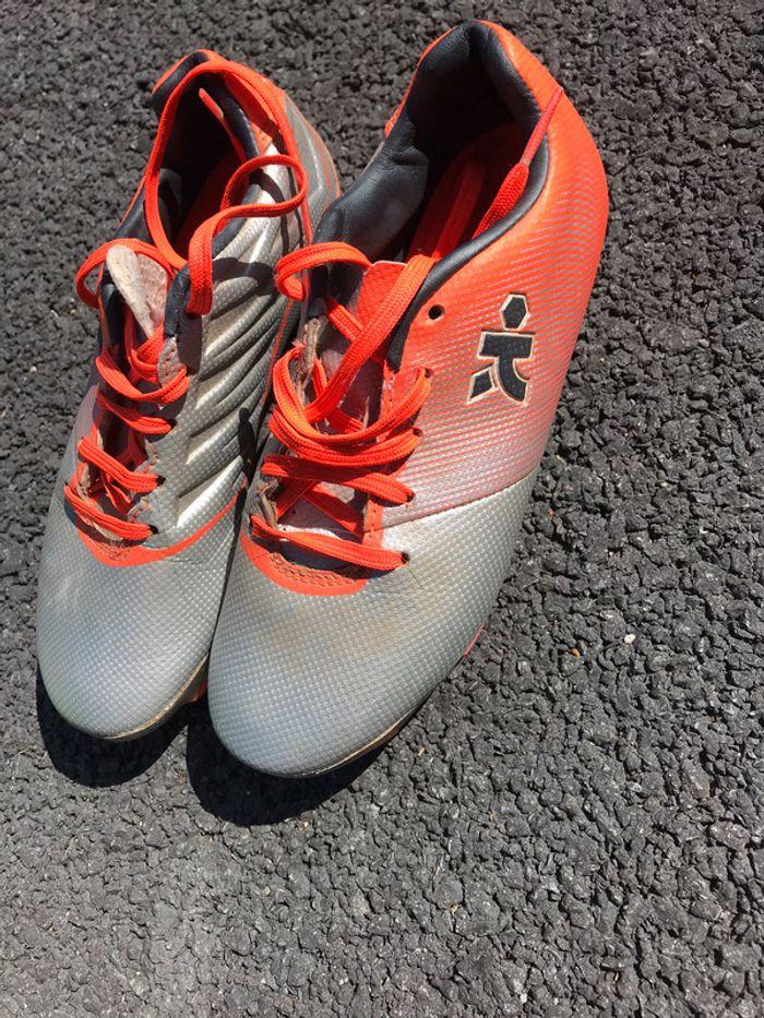 Chaussure de foot à crampons - photo numéro 1