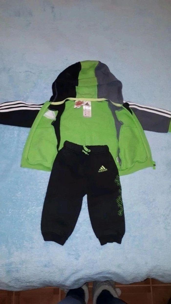 Ensemble jogging noir et vert pomme 6/9 mois Adidas - photo numéro 2