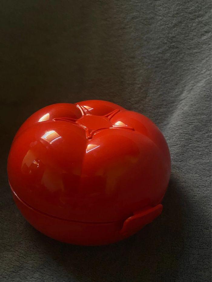 Vintage boite rouge vif en forme de tomate Tupperware - photo numéro 3