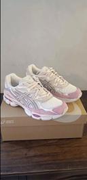 Baskets ASICS Gel NYC crème beige minéral rose