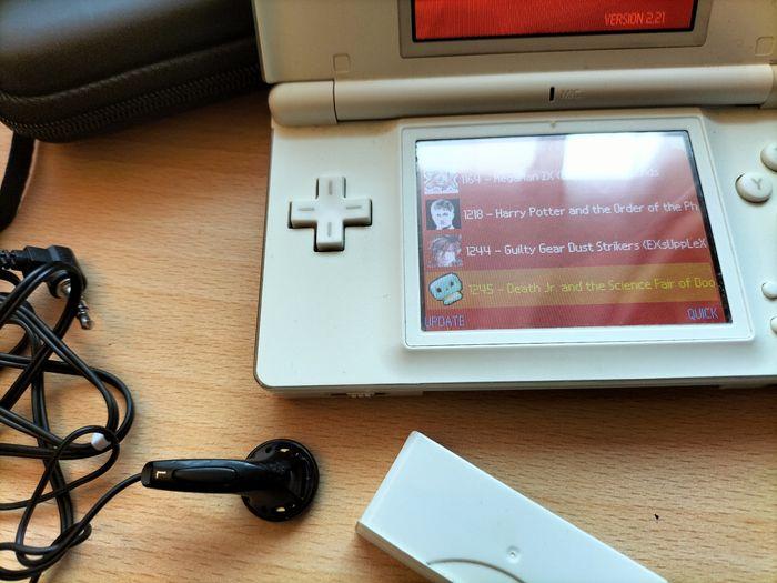 Nintendo ds lite avec R4 gold 7000jeux - photo numéro 4