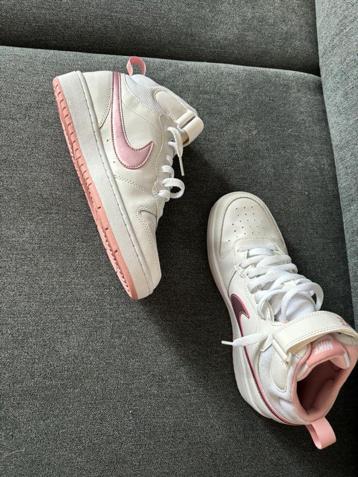 Chaussures nike montante rose et blanche - photo numéro 1