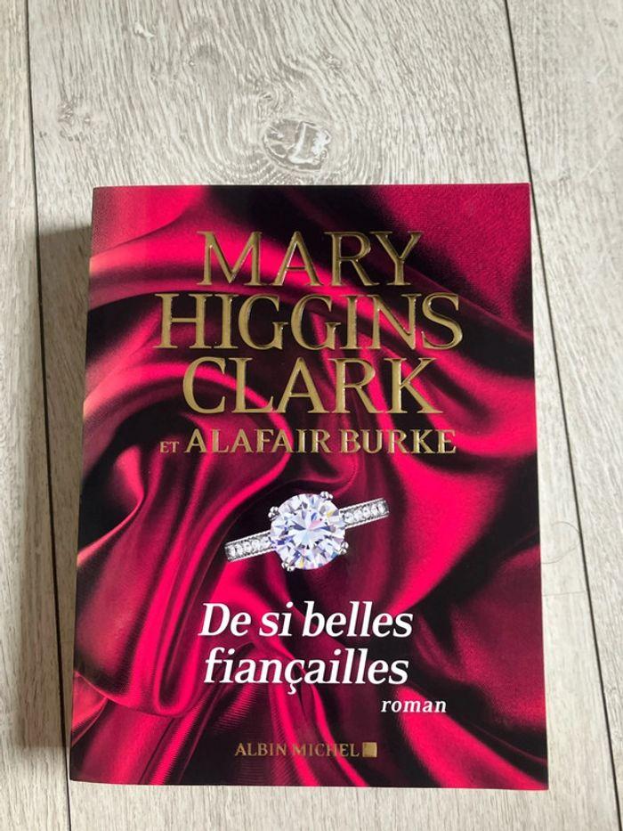 Livre Mary Higgins Clark de si belles fiançailles - photo numéro 1