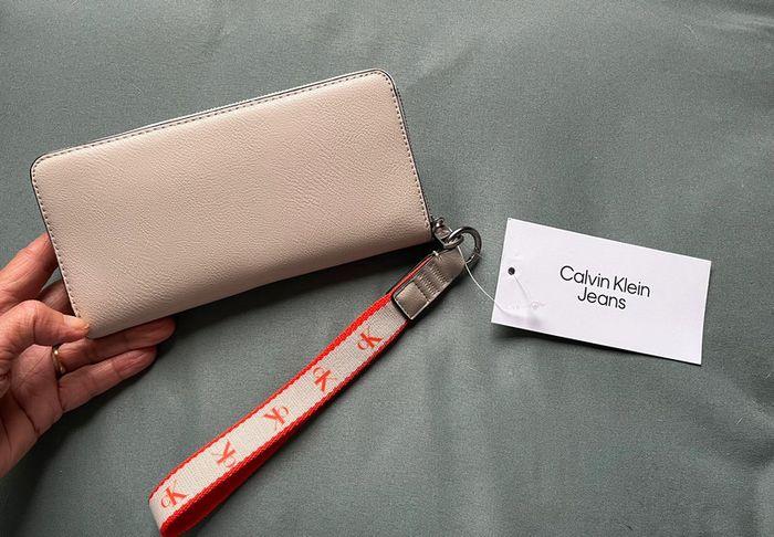 Portefeuille ultralight wristlet Calvin Klein - photo numéro 9