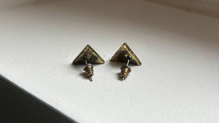 Boucles d’oreilles triangles doré saumon - photo numéro 2