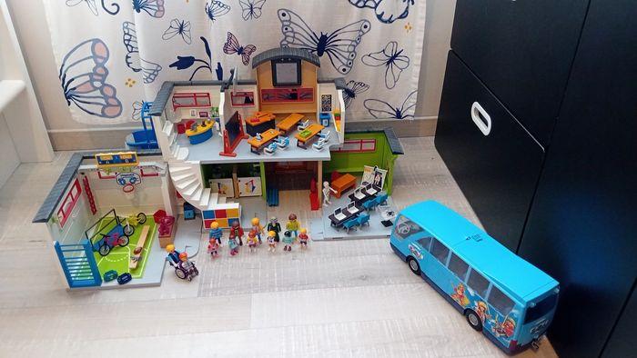 Ecole playmobil  avec extension  ,bus accessoires - photo numéro 1