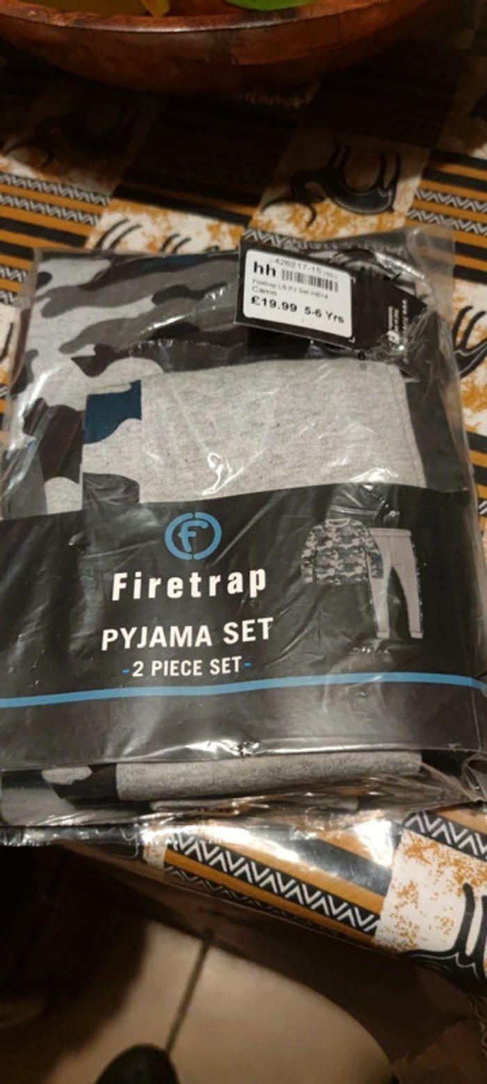 Pyjama sera firetrap 5/6 ans Camo neuf - photo numéro 1