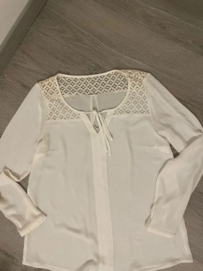 Blouse fluide à manches longues blanc dentelle devant et épaule taille 40 - photo numéro 2