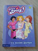 🌸 livre Totally Spies un monde parfait 🌸