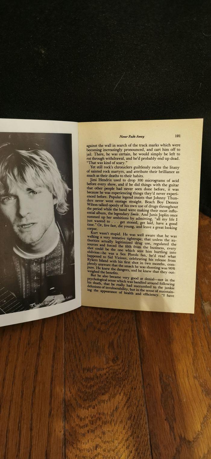 Rare livre kurt Cobain Never fade away - photo numéro 5