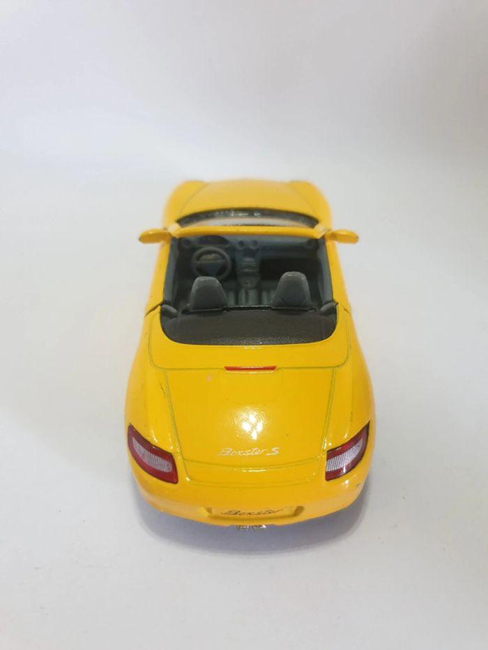 Kinsmart Porsche Boxster S Rétro Friction Jaune - 1/34 - photo numéro 9