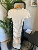 Robe moulante beige