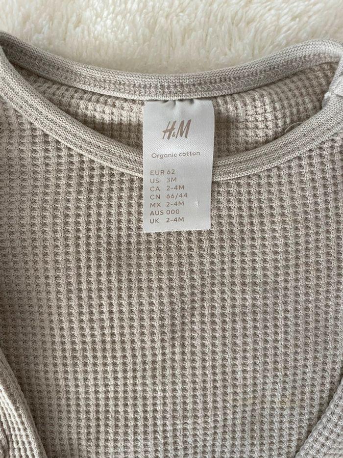 Ensemble gaufré H&M T. 2-4 mois - photo numéro 2