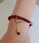 Bracelet perles grenat lune coeur.