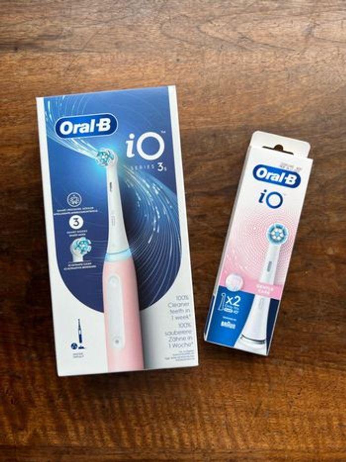 1 Brosse à dent électrique Oral B IO avec 2 Brossettes - photo numéro 1