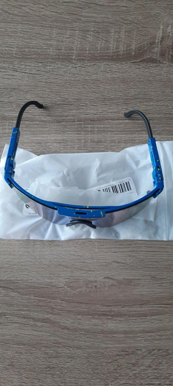 lunettes adultes
Pit Viper
couleurs bleu foncé 
neuf - photo numéro 5