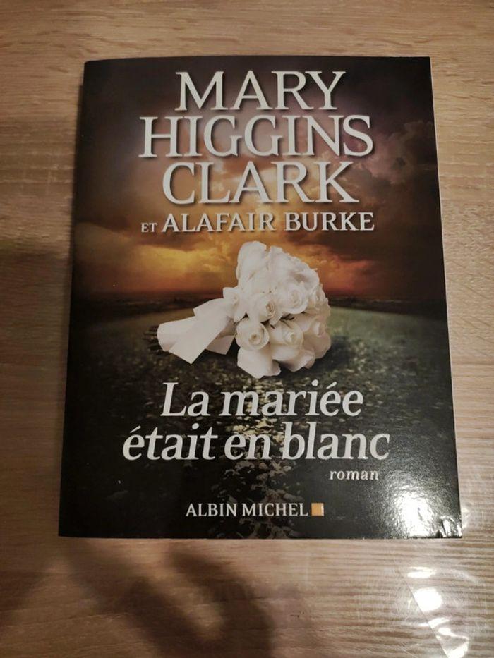 Mary Higgins Clark La mariée était en blanc - photo numéro 1