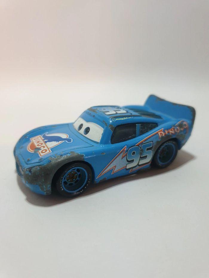 Voiture Cars Disney/Pixar Flash McQueen 95 Dinoco Bleu - 1/55 - photo numéro 1