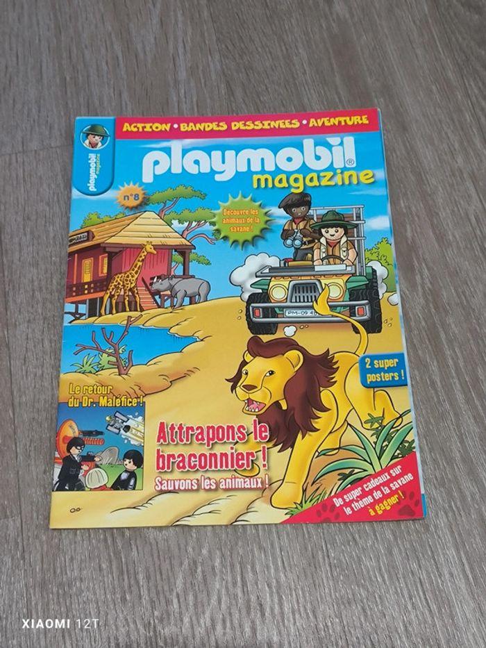 Livre Playmobil numéro 8 + poster - photo numéro 1