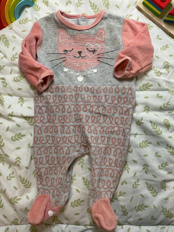 pyjama grenouillère en velours gris et rose 3 mois u tout petits - photo numéro 2