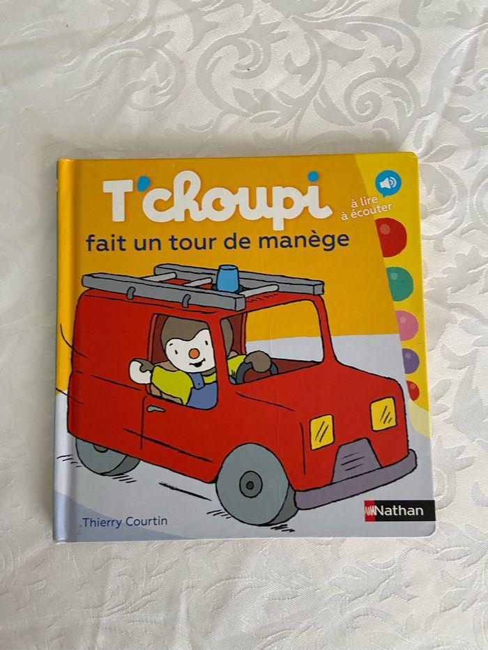 Tchoupi fait un tour de manège - photo numéro 1