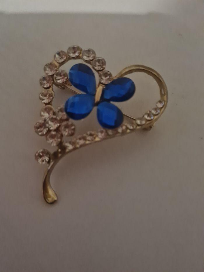 Jolie broche