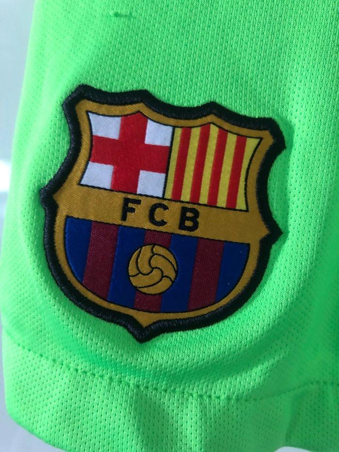 Short nike Barça .F.C.B . 12/13 ans - photo numéro 2