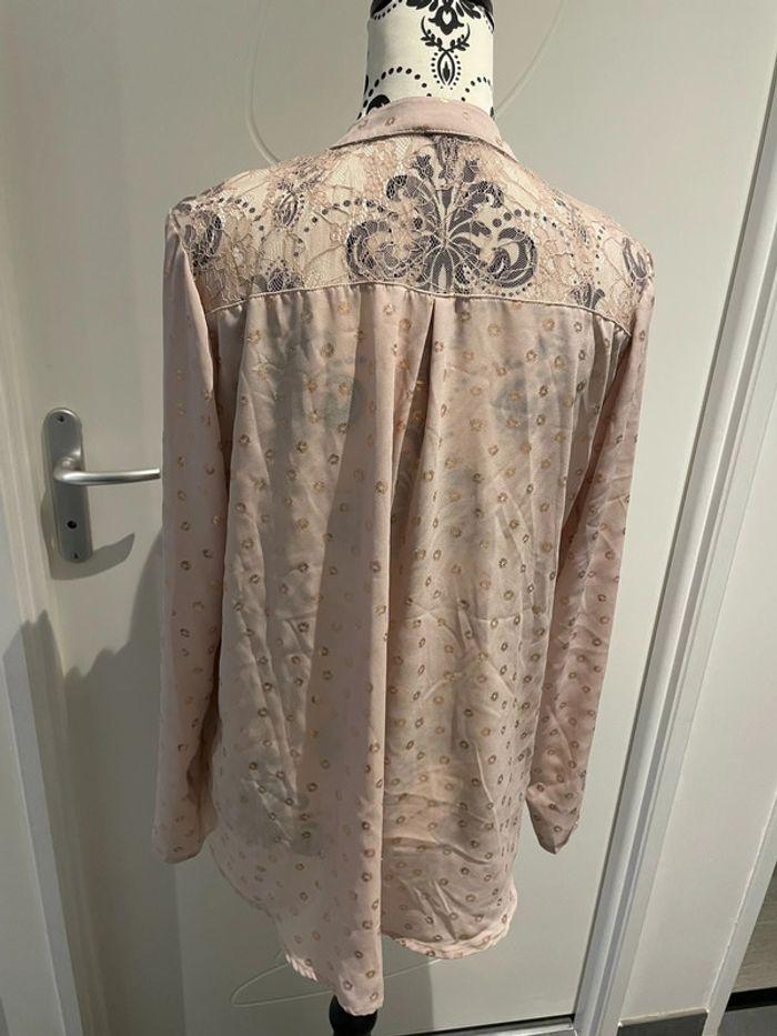 Chemise à manches longues fluide rose à motifs doré dentelle épaule Eldys taille 46 - photo numéro 3