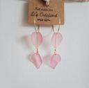 Boucles d'oreilles créoles dorée et pétales roses LC299