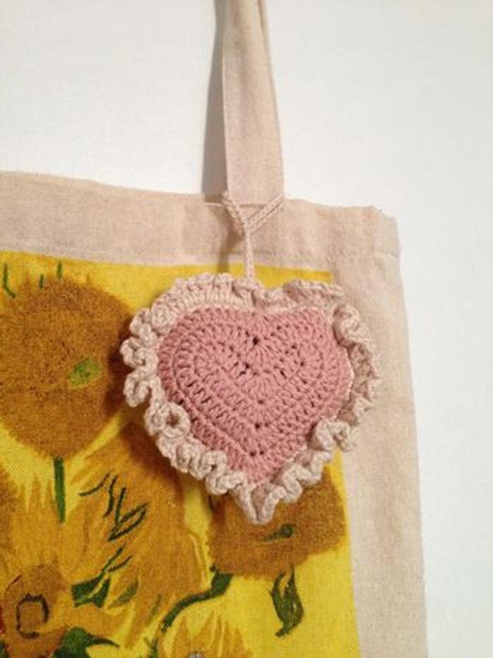 Pochette coeur au crochet - photo numéro 1