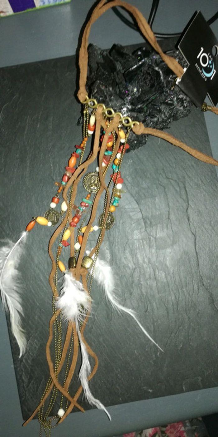 Collier fantaisie perles, plumes, pièces et cuir - photo numéro 2