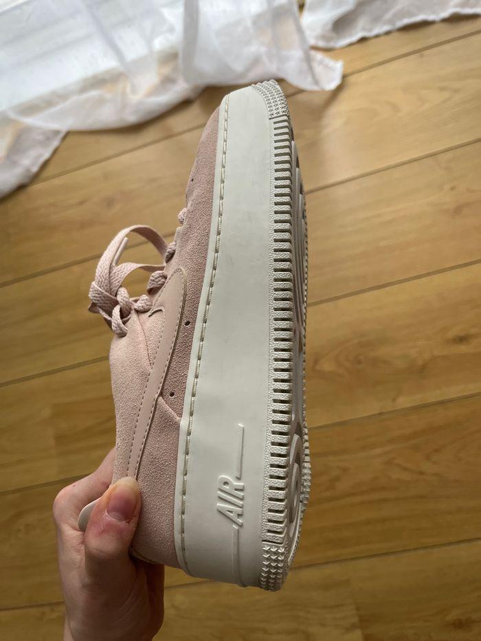 Baskets Nike air force one 37.5 rose femme - photo numéro 4