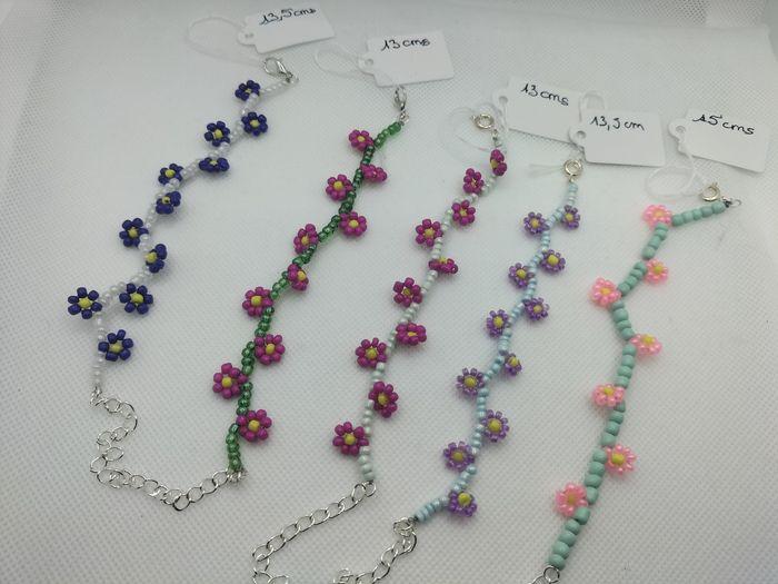 Bracelets fleurs en perles - photo numéro 1