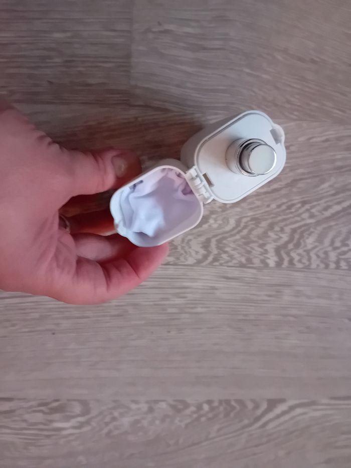 Petite boîte spray pour nettoyer les lunettes - photo numéro 3