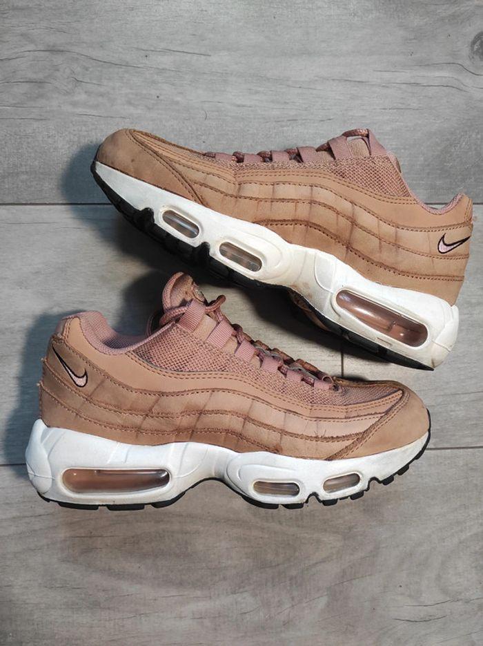 Basket Nike air max 95 femme pointure 38 parfait état Camel dusted clay - photo numéro 1