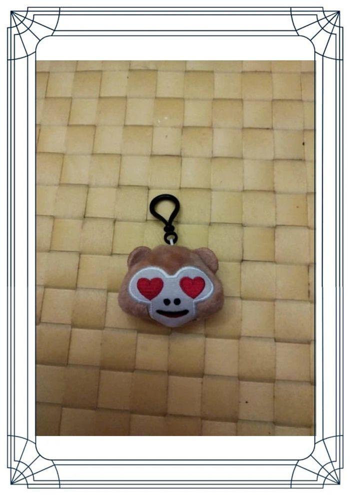 Porte clé keychain singe emoji monkey - photo numéro 2