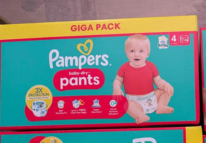 1 paquet de couches Pampers taille 4