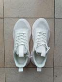 Basket blanches sneakers neuves pointure 39