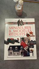 Livre miniature et modèle réduit