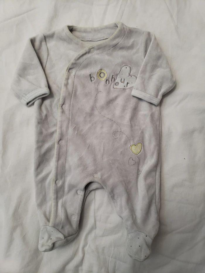 Pyjama 1 mois gris fille ou garçon de chez Bébé 9 - photo numéro 1