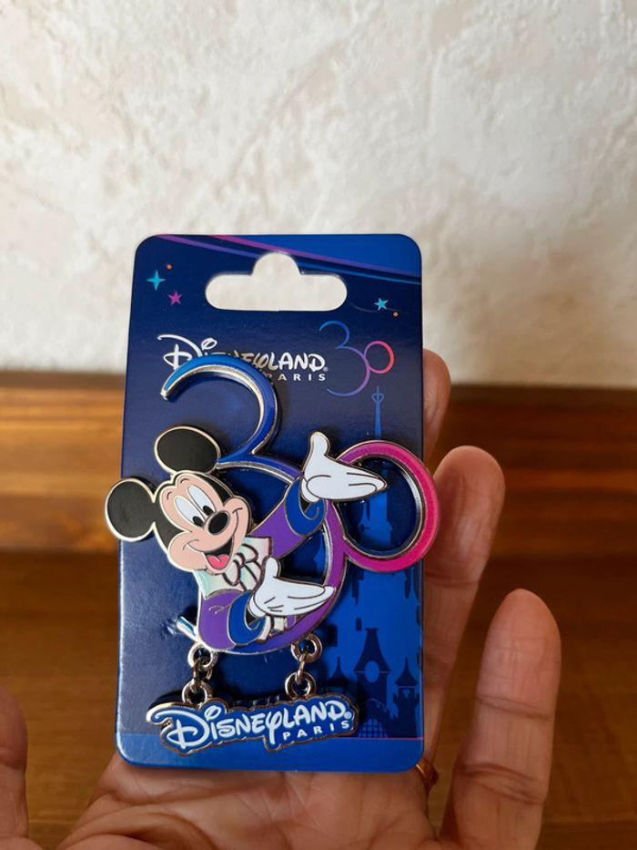 Pin’s Mickey du 30ème anniversaire Disneyland Paris - photo numéro 1