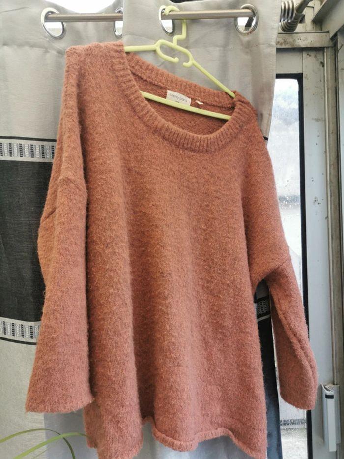 Pull tout doux  ultra leger Cherry Paris t S /M - photo numéro 5