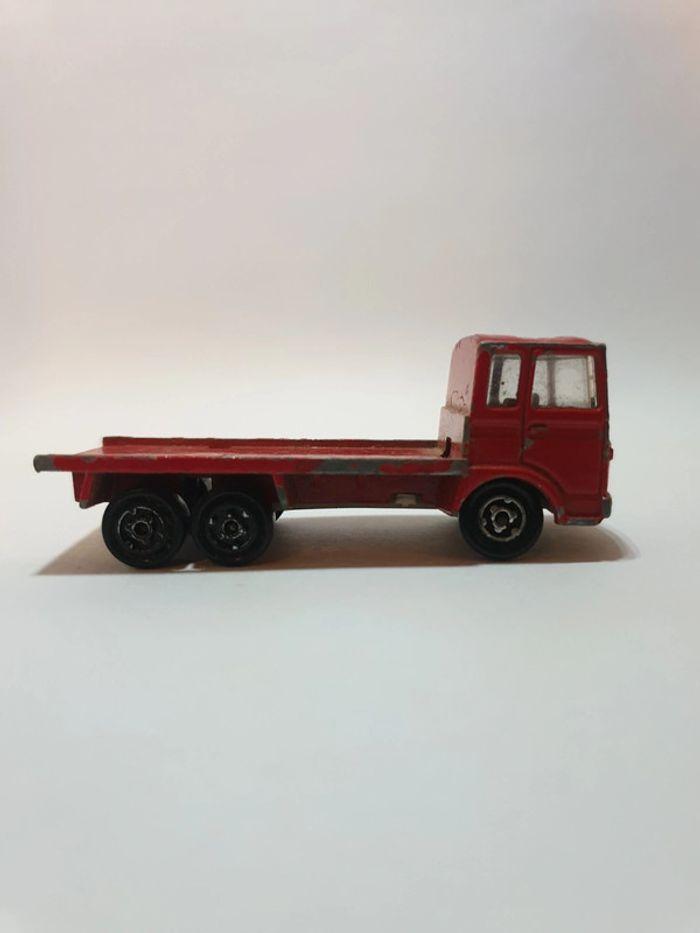 Majorette camion plateau Saviem rouge 1/100 Made in France 🇫🇷 - photo numéro 4