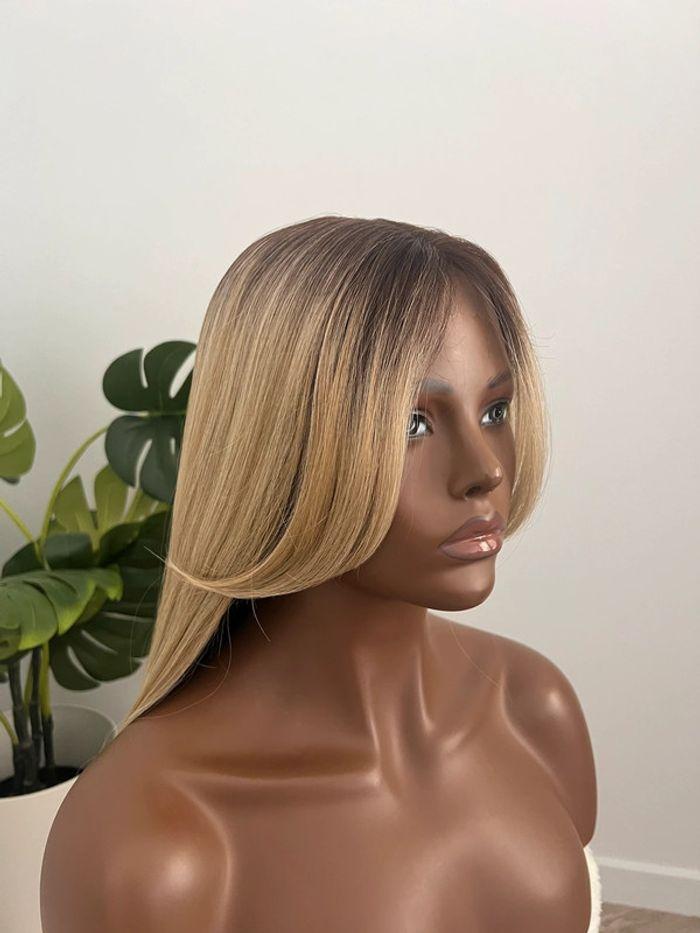 Perruque lace front blonde frange rideaux avec reflet brun - photo numéro 10