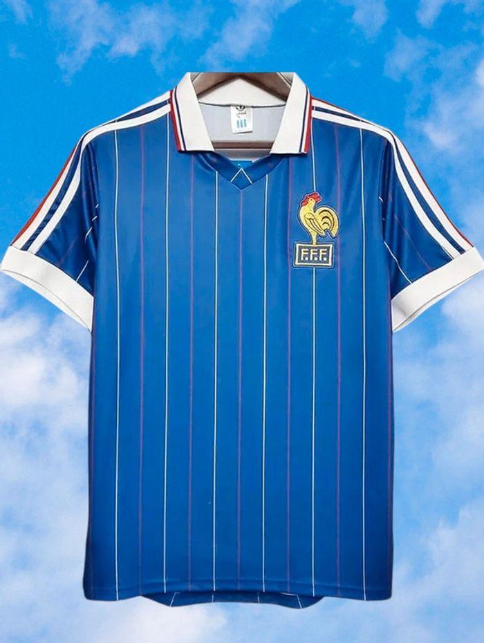 🚨🚨Maillot retro en reedition france 1982 neuf 

Taille L🚨🚨