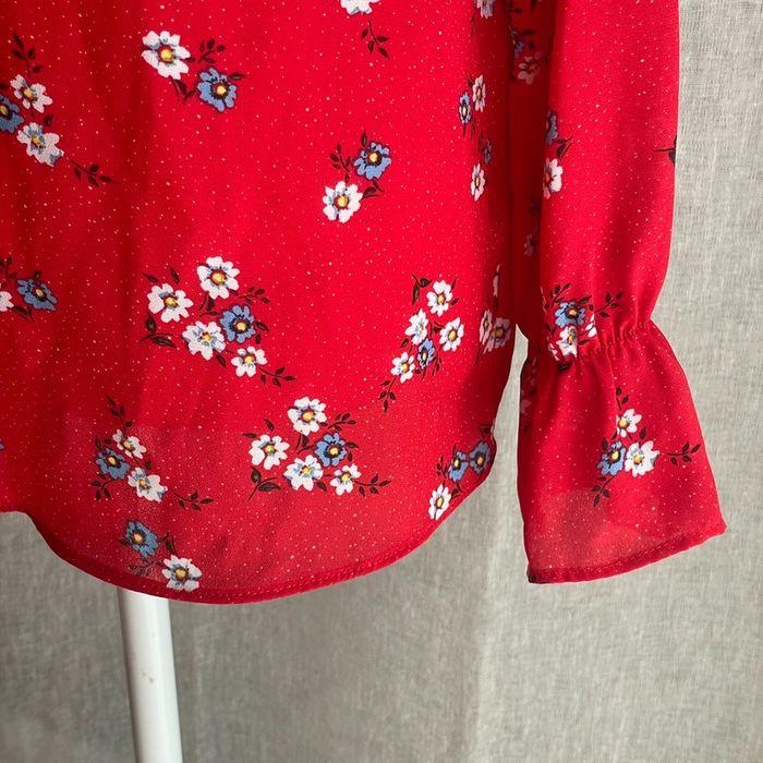 Blouse rouge avec fleurs - photo numéro 3