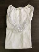 T shirt blanc col dentelle taille S sous vêtements