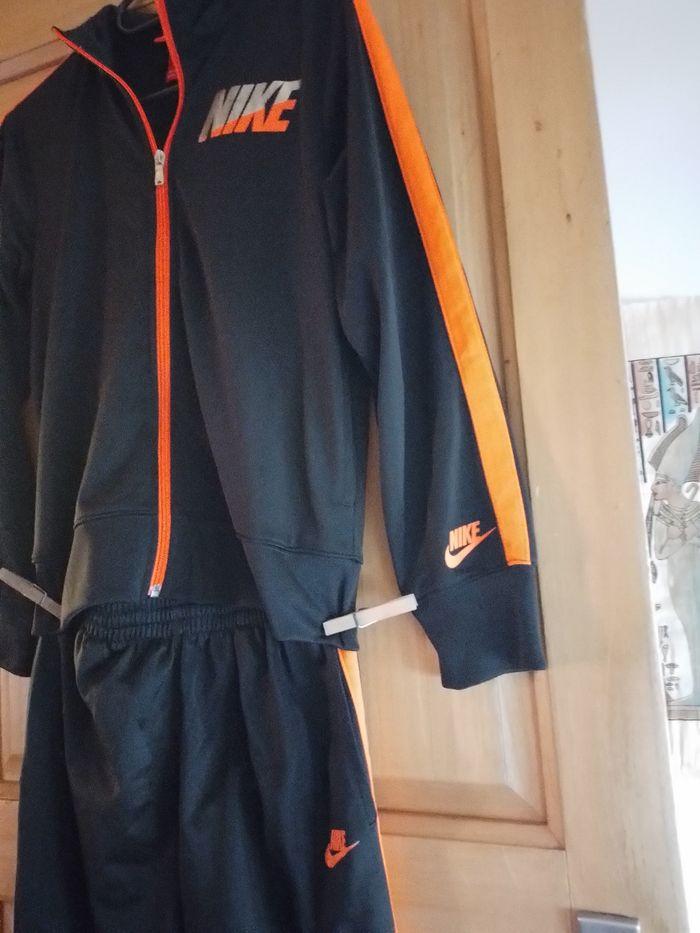 Jogging nike orange et noir unisexe 10,12 ans - photo numéro 2