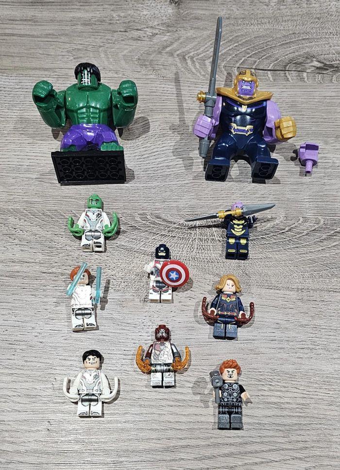 10 minifigurines super héros Marvel dont Hulk et Thanos géants (compatible Lego)